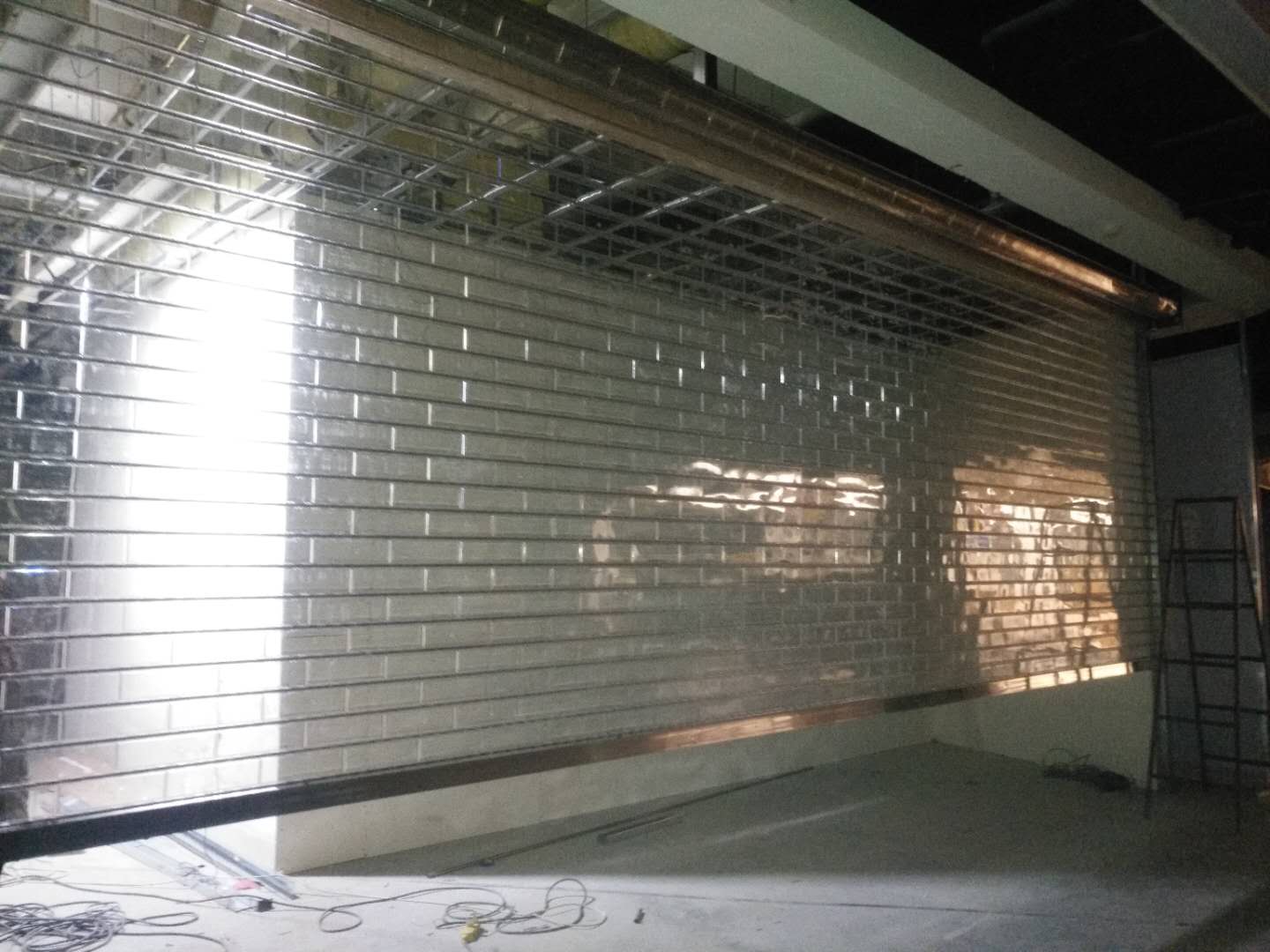 雙層鋁合金門窗具體有哪些特色優(yōu)勢？